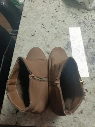 Botines negros con cordones talla 40/41 con uso