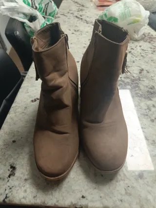 Botines negros con cordones talla 40/41 con uso