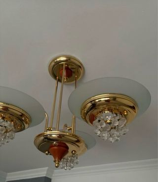 Lampada da soffitto dorata con cristalli