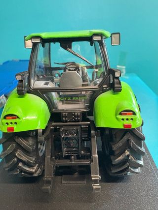 Camión Sava con Tractor Escala 1:43