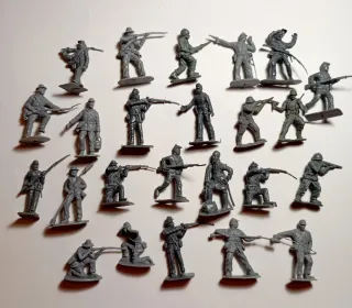 Ventiquattro soldatini grigi