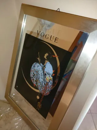 Quadro Vogue con cornice dorata