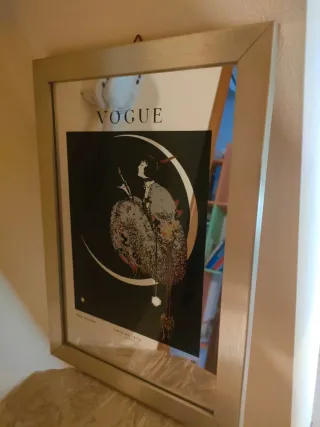 Quadro Vogue con cornice dorata