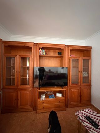 Mobile in legno con vetrine