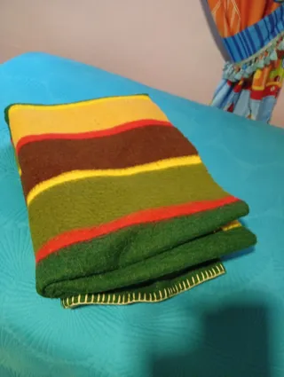 2 Coperte in Pile/Satin Rosso/Nero per Letto 90 cm