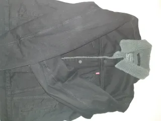 Chaqueta Levi's Negra con Forro Gris