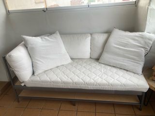 2 Divani a due posti (200 euro ciascuno)