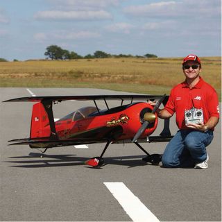 Avión aeromodelismo biplano rojo