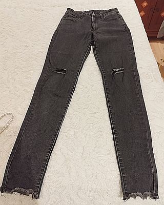 Vaqueros negros rotos talla S 36