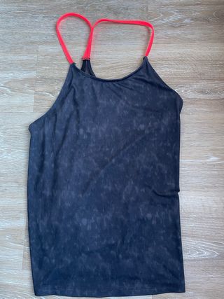 4 Tops Deportivos d diferentes marcas: HM,Mango,..