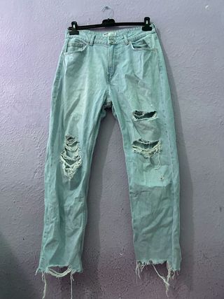 Jeans vaqueros rotos desgastados