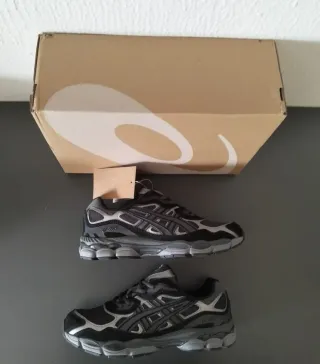 Zapatillas Asics Negras y Grises