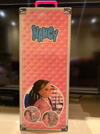 Nancy clásica con maletín/armario y accesorios