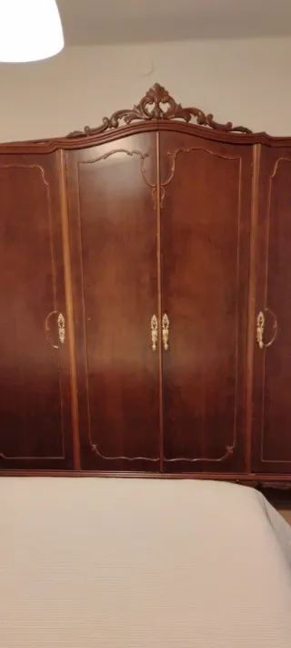 Muebles dormitorio madera y mármol