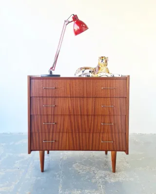 Cómoda Mid Century Francesa. Vintage 60s.