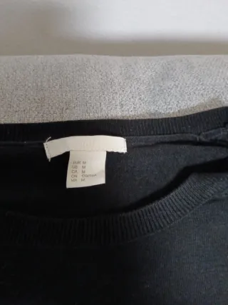 Jersey negro con detalles dorados