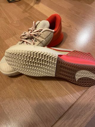 Zapatillas TENIS NIKE TIERRA sin estrenar Talla 41