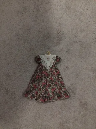 Vestido floral con encaje