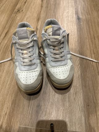 Zapatillas Lacoste grises y blancas