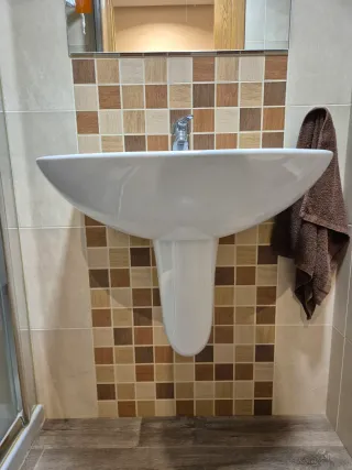 Lavabo de cerámica blanco