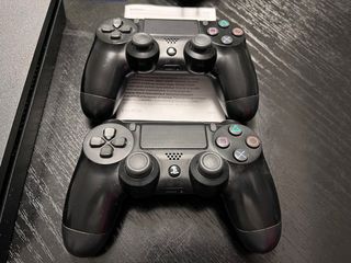 PS4 Slim 1TB Negra + 2 Mandos + Juegos