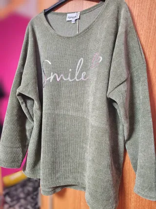 Jersey verde tipo sudadera oversize