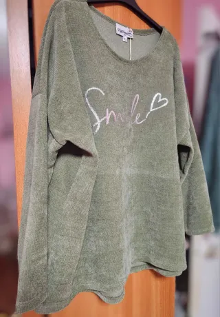 Jersey verde tipo sudadera oversize