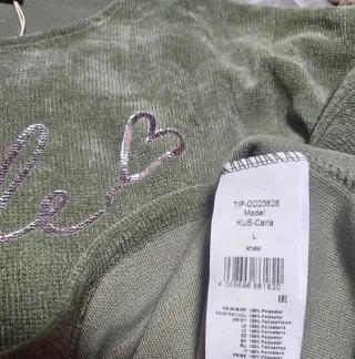 Jersey verde tipo sudadera oversize