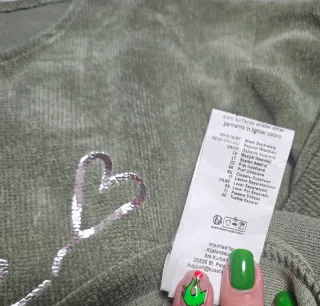 Jersey verde tipo sudadera oversize