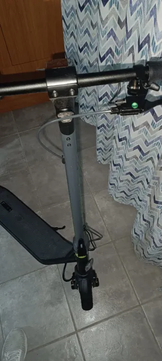 Patinete Eléctrico Negro y Amarillo