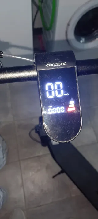 Patinete Eléctrico Negro y Amarillo