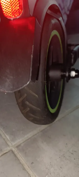 Patinete Eléctrico Negro y Amarillo