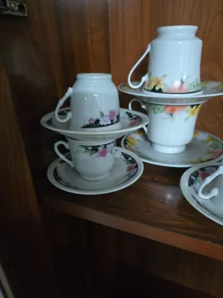 Juego de café de porcelana con flores
