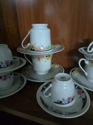 Juego de café de porcelana con flores
