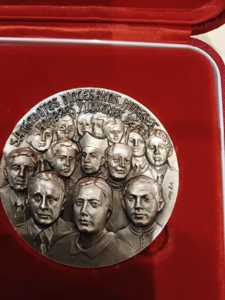 Medalla religiosa con estuche