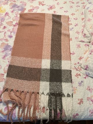 Bufanda en tonos rosa y gris