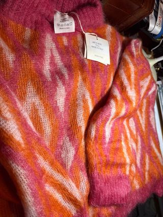 Jersey suave lana naranja y rosa con etiqueta