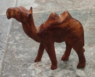 Figuras de madera tallada