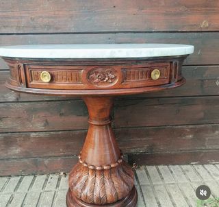 Comodini antichi - Comodini a mezzaluna intagliati