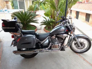 Suzuki Intruder LC 250