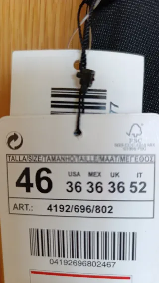 Pantalón de traje negro, Zara Man, con etiqueta