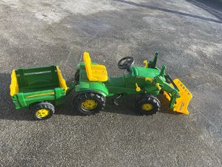 Tractor John Deere a pedales con pala y remolque