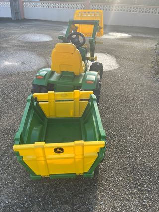 Tractor John Deere a pedales con pala y remolque
