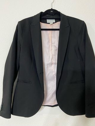 Americana negra entallada – Talla M