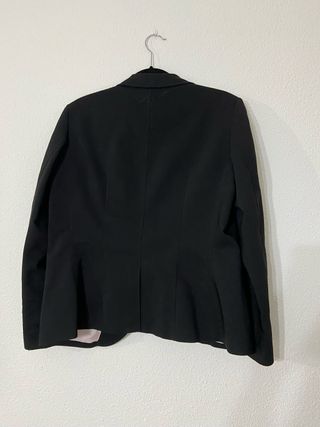 Americana negra entallada – Talla M