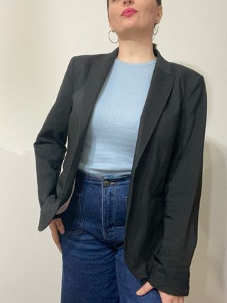 Americana negra entallada – Talla M