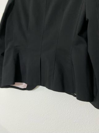 Americana negra entallada – Talla M