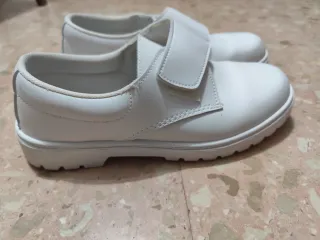 Zuecos blancos con velcro, poco usados