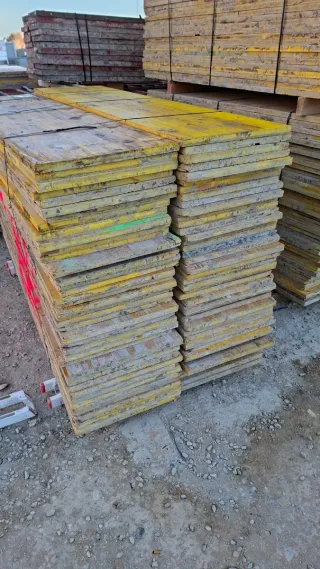 Tableros de encofrar 197x50x2.8 cm en muy buen