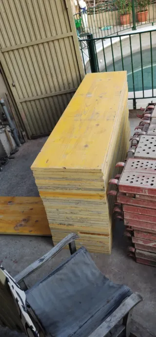 Tableros de encofrar 197x50x2.8 cm en muy buen